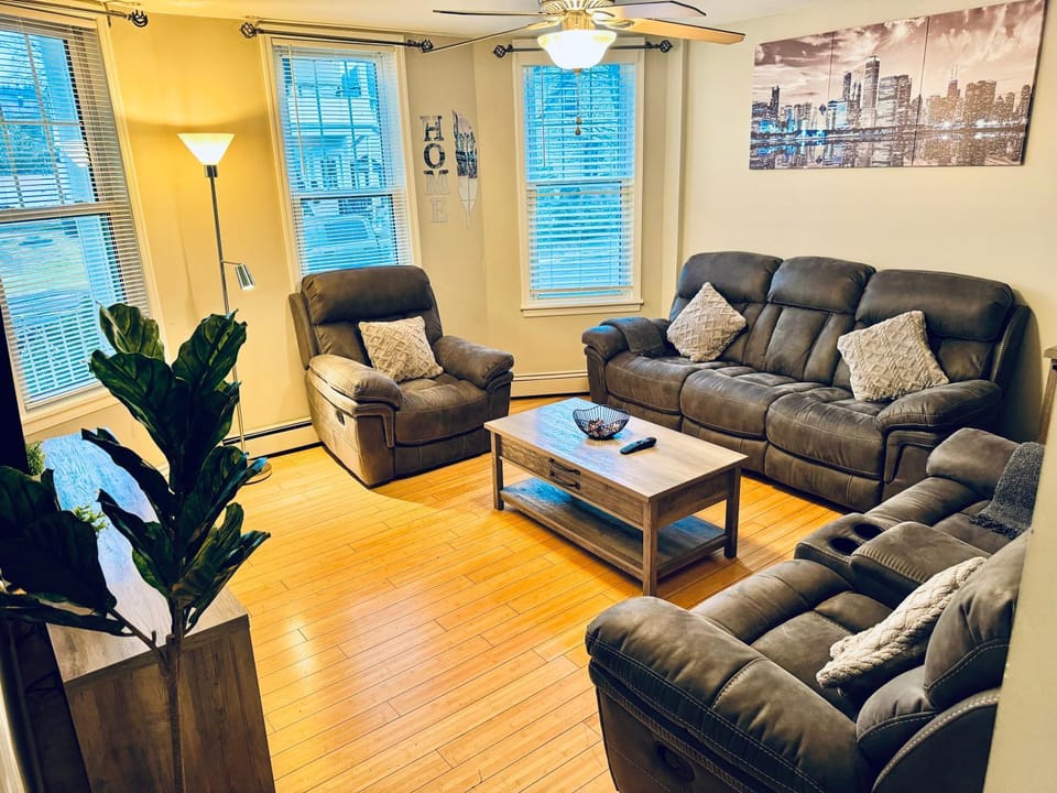 Bright, Stylish & Cozy 2Bed Unit w/Backyard & Grill Close to NYC! House in Paterson