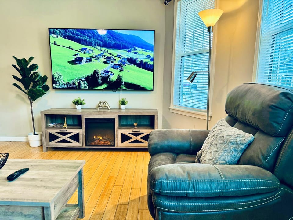 Bright, Stylish & Cozy 2Bed Unit w/Backyard & Grill Close to NYC! House in Paterson