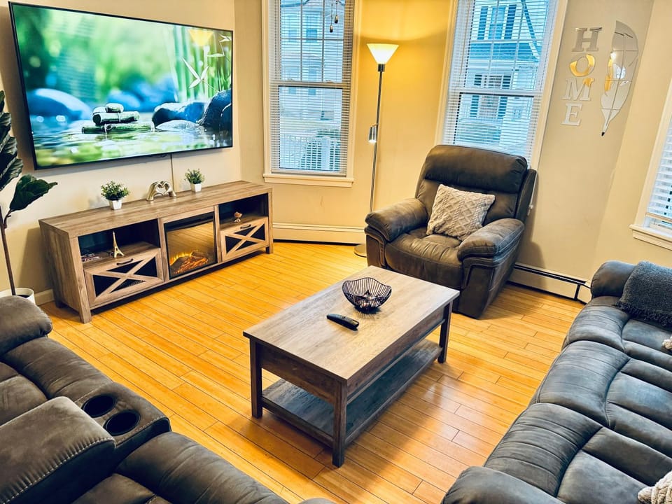 Bright, Stylish & Cozy 2Bed Unit w/Backyard & Grill Close to NYC! House in Paterson