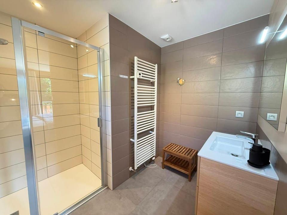 Appartement lumineux, chalet rénové, centre Les Gets, 6 pers, proche pistes, parking - FR-1-598-158 Apartment in Les Gets