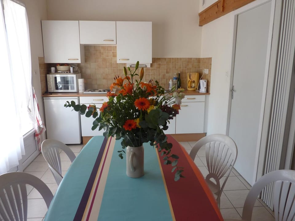 Maisonnette à 600m de la mer avec piscine et parking privé - FR-1-231-295 House in Pays de la Loire