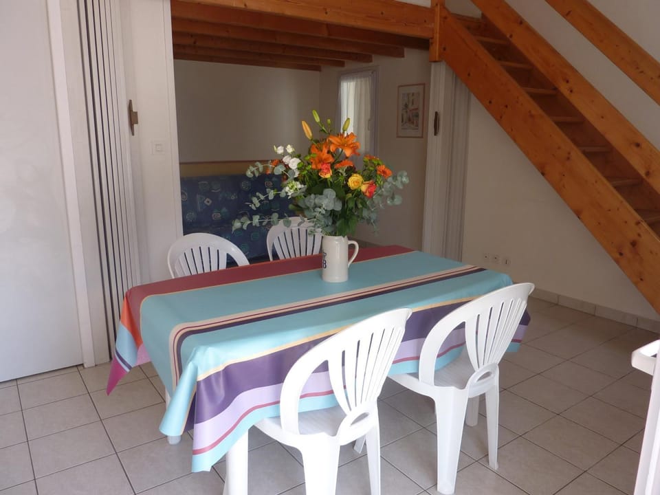 Maisonnette à 600m de la mer avec piscine et parking privé - FR-1-231-295 House in Pays de la Loire