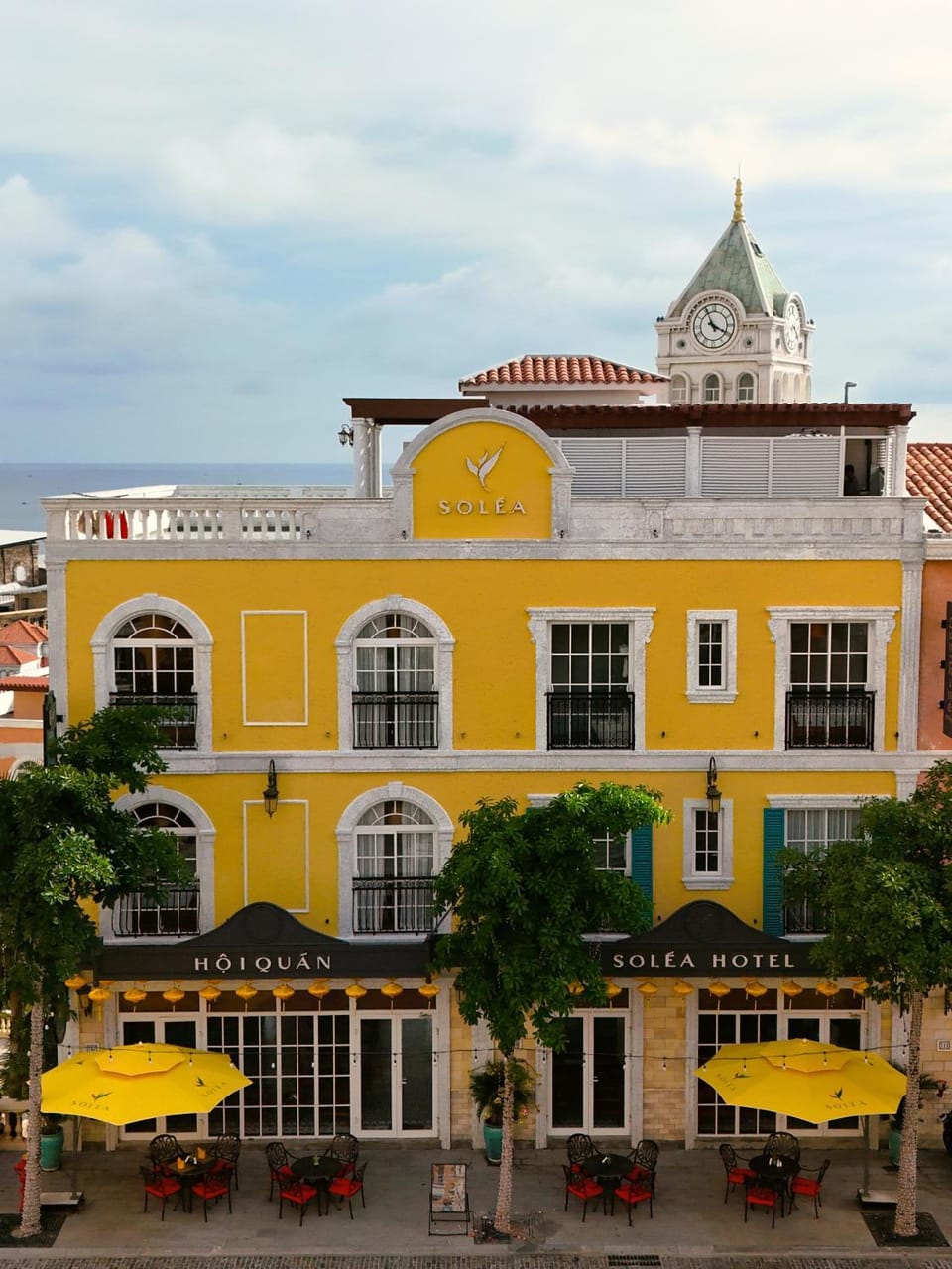 Property building, Day, City view, Location