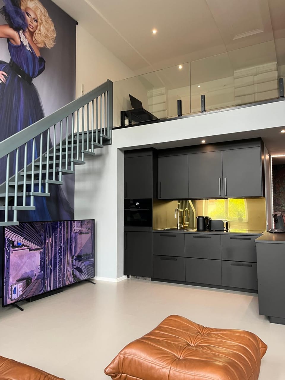 TV and multimedia, Kitchen or kitchenette, Living room, kitchen