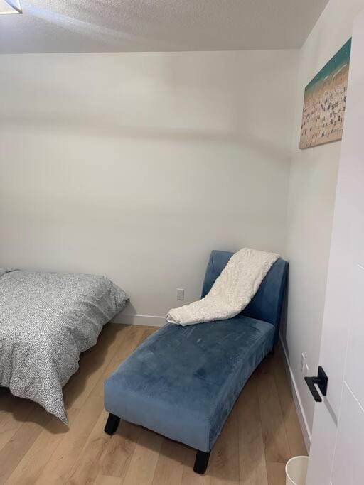 Bed, Photo of the whole room, Seating area, Bedroom