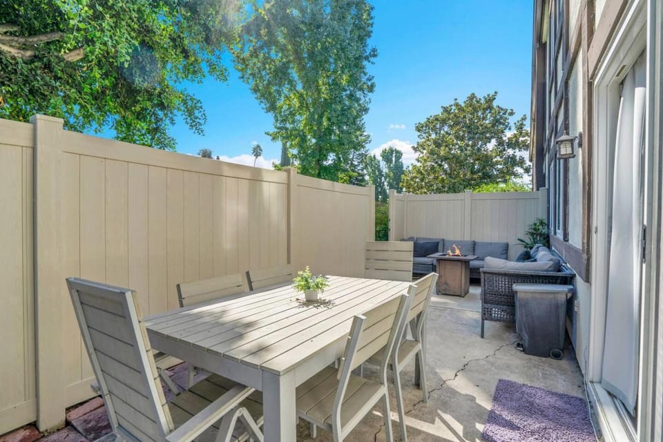 Family 4BR Home 15 min to Disneyland & Beach House in Tustin