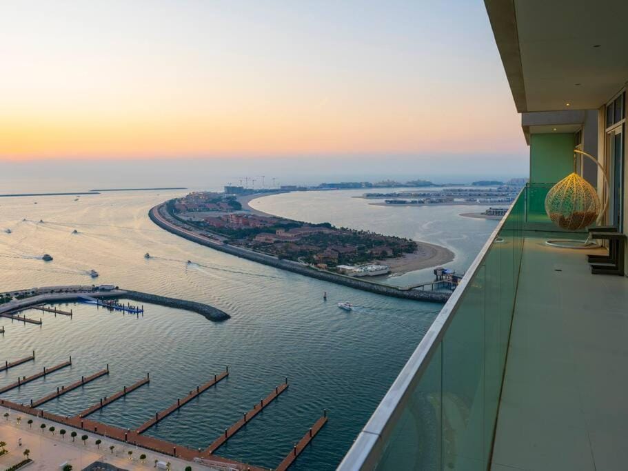 FIRST CLASS 3BR with Dubai Marina & Palm View Apartment in Dubai