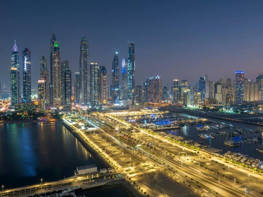 FIRST CLASS 3BR with Dubai Marina & Palm View Apartment in Dubai