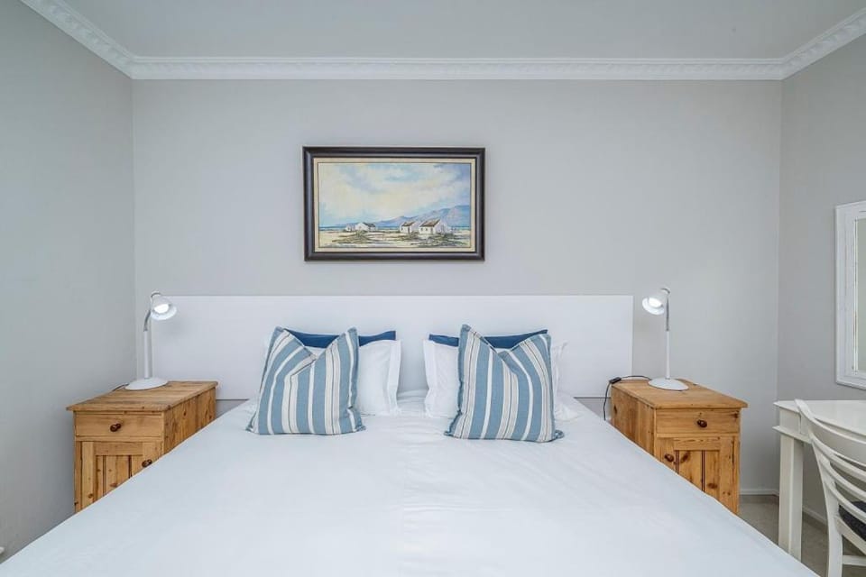 Island view on Clam Apartment in Cape Town