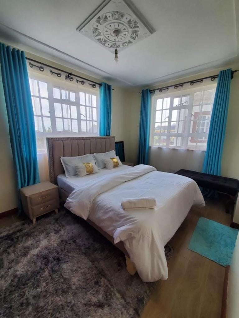 Photo of the whole room, Bedroom, towels