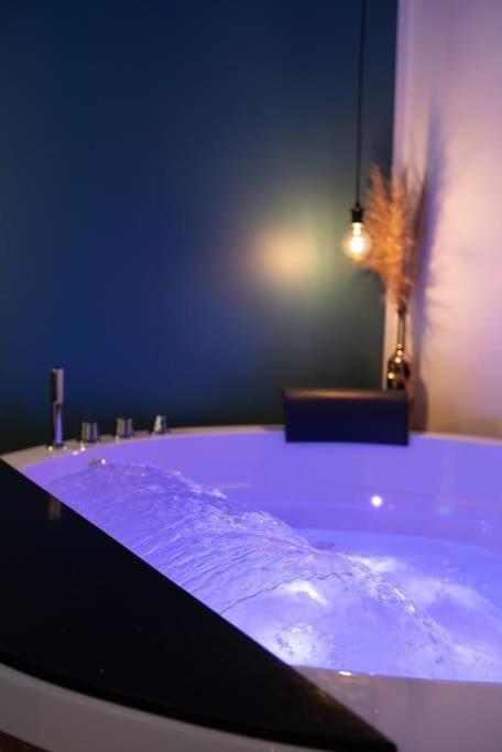 Hot Tub, Spa and wellness centre/facilities