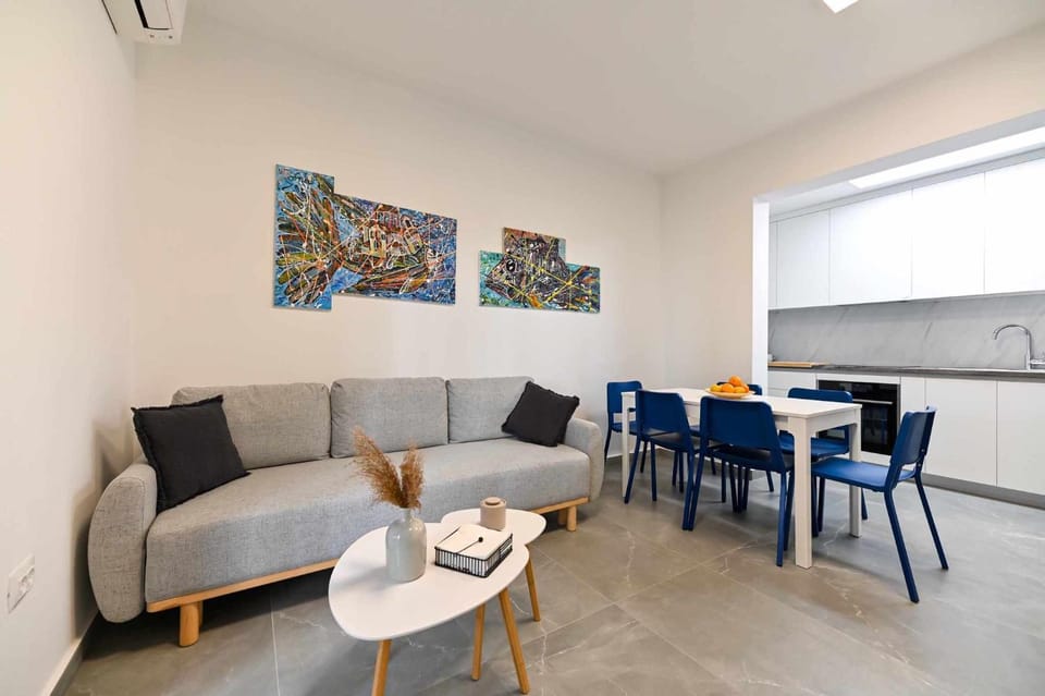 Living room, Seating area, Dining area, air conditioner