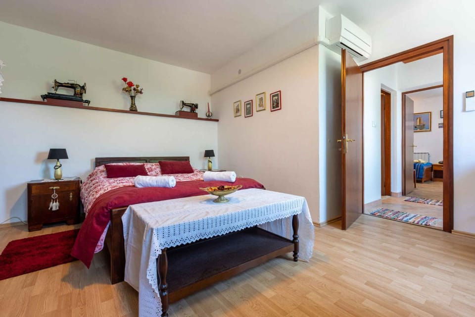Bed, Bedroom, air conditioner