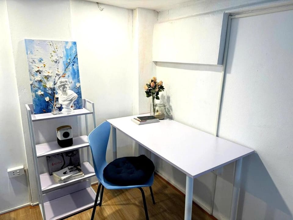 Heart of Hoan Kiem-RARE 4BR Private house unique design travel hub 13pax House in Hanoi