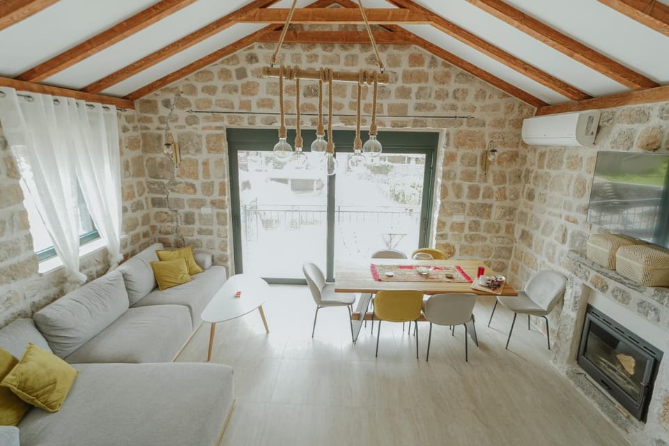 Kitchen or kitchenette, Living room, Seating area, Dining area, flat iron