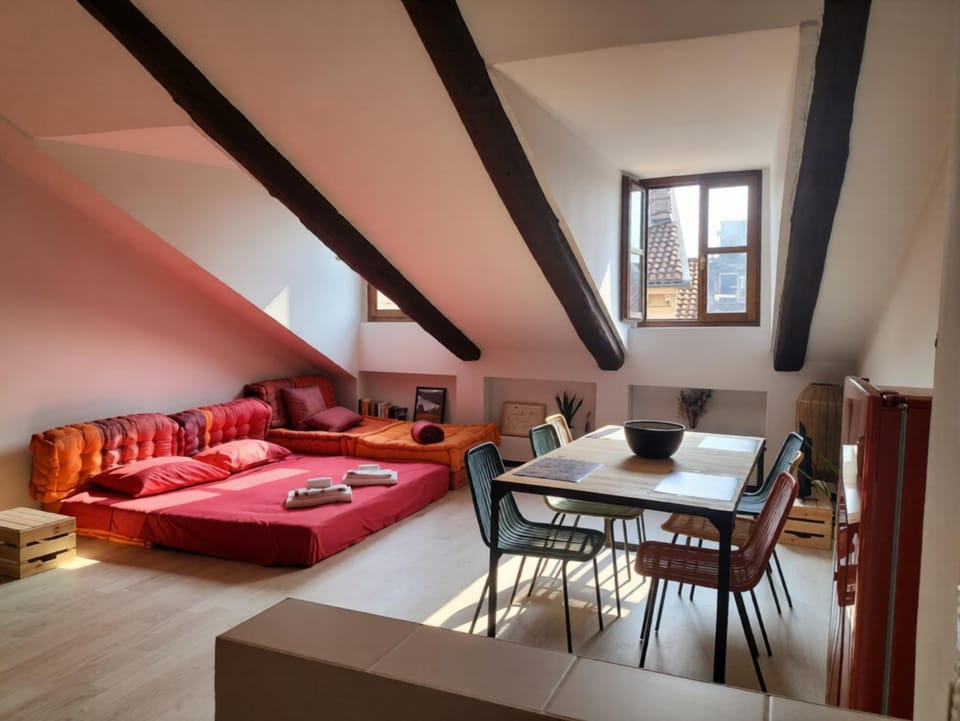 Bed, Living room