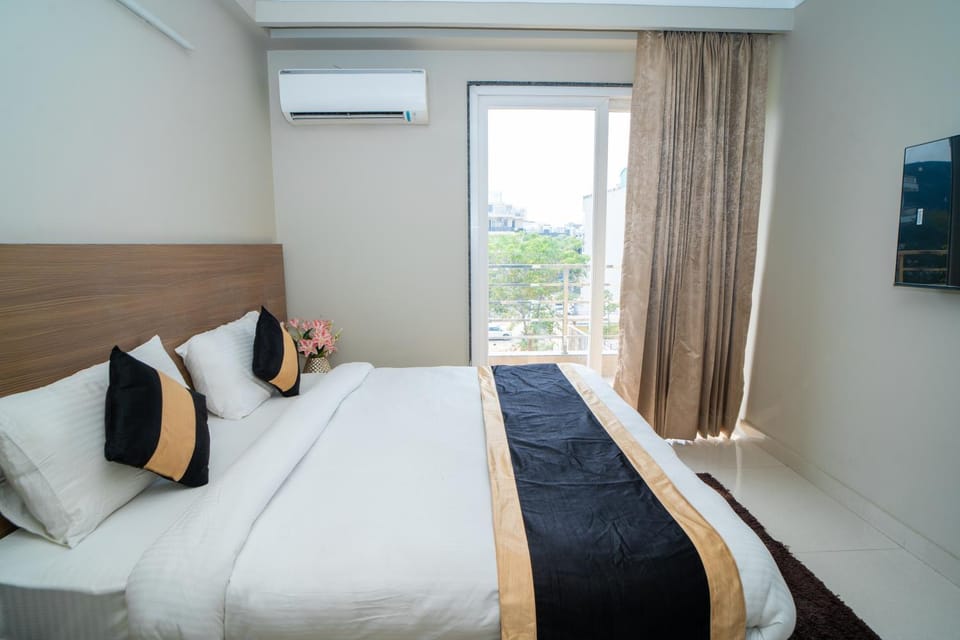 Bed, TV and multimedia, Photo of the whole room, Bedroom, air conditioner