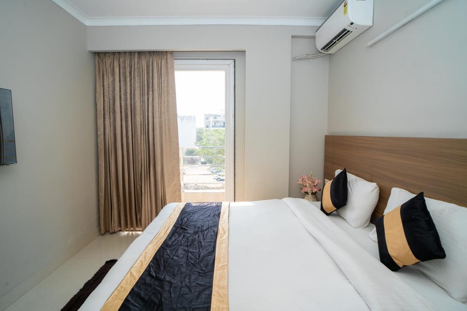 Bed, TV and multimedia, Photo of the whole room, Bedroom, air conditioner