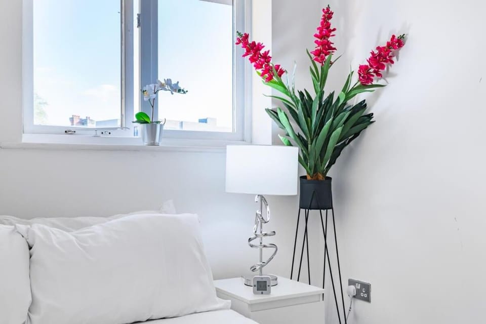 Modern 2BR Apartment - 25min to Central London House in London