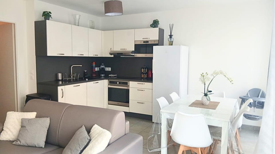 Communal lounge/ TV room, Dining area, kitchen