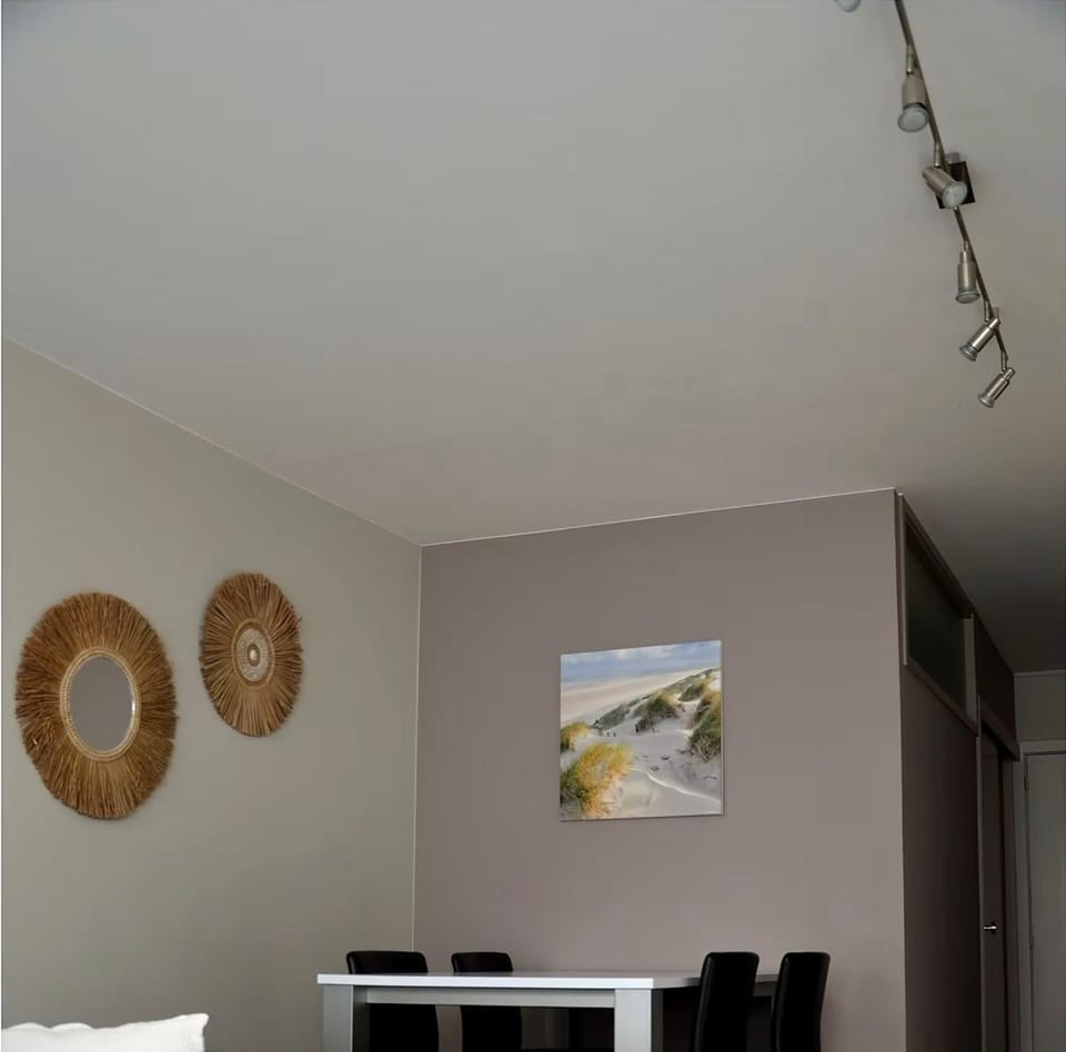 Dining area, Food