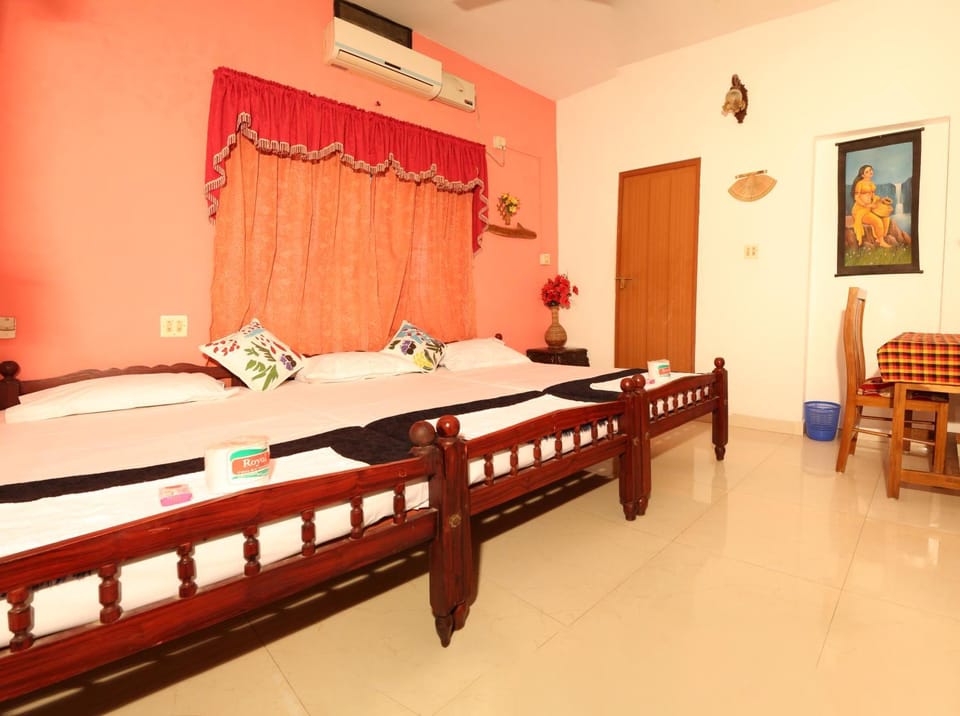 Bed, Photo of the whole room, Bedroom, air conditioner