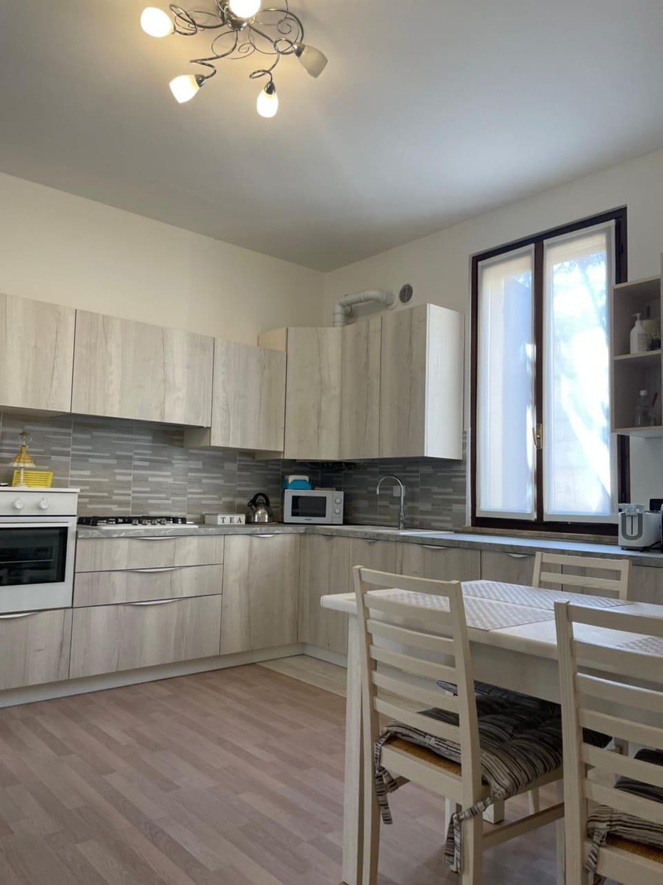 Dining area, minibar, toaster