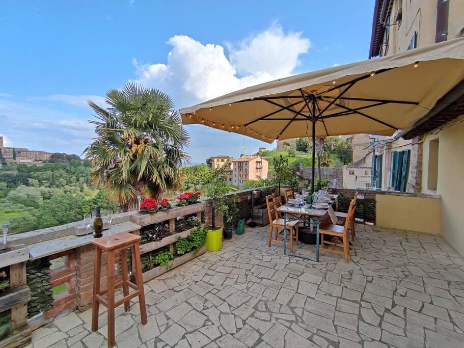 Property building, Patio, Day, View (from property/room), Balcony/Terrace, Dining area