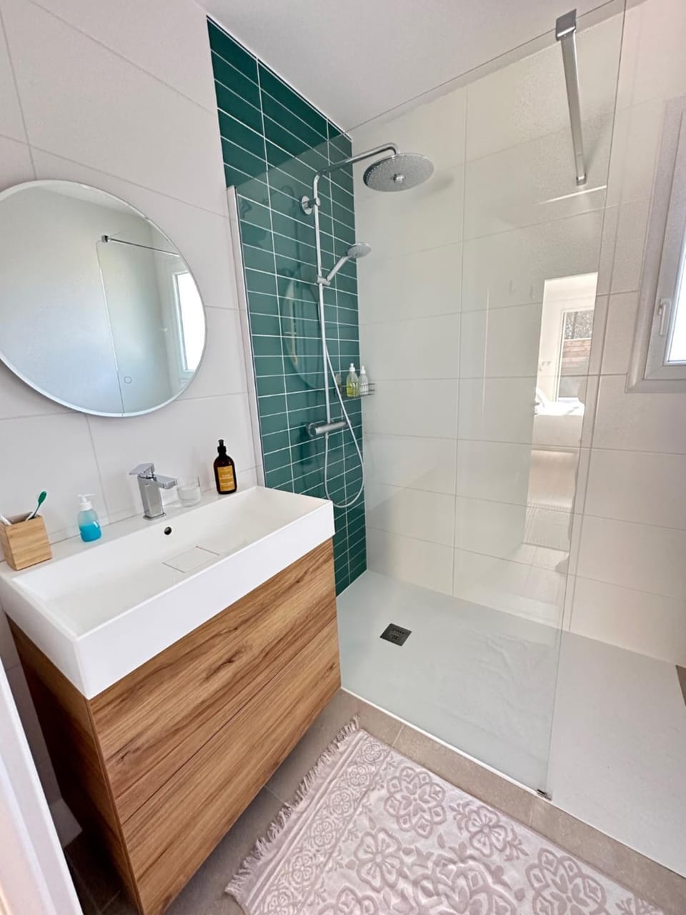 Shower, Bathroom, towels