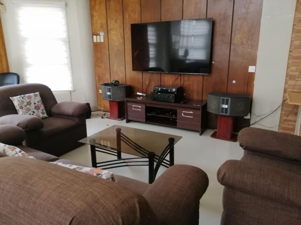 Karaoke, TV and multimedia, Living room, Evening entertainment