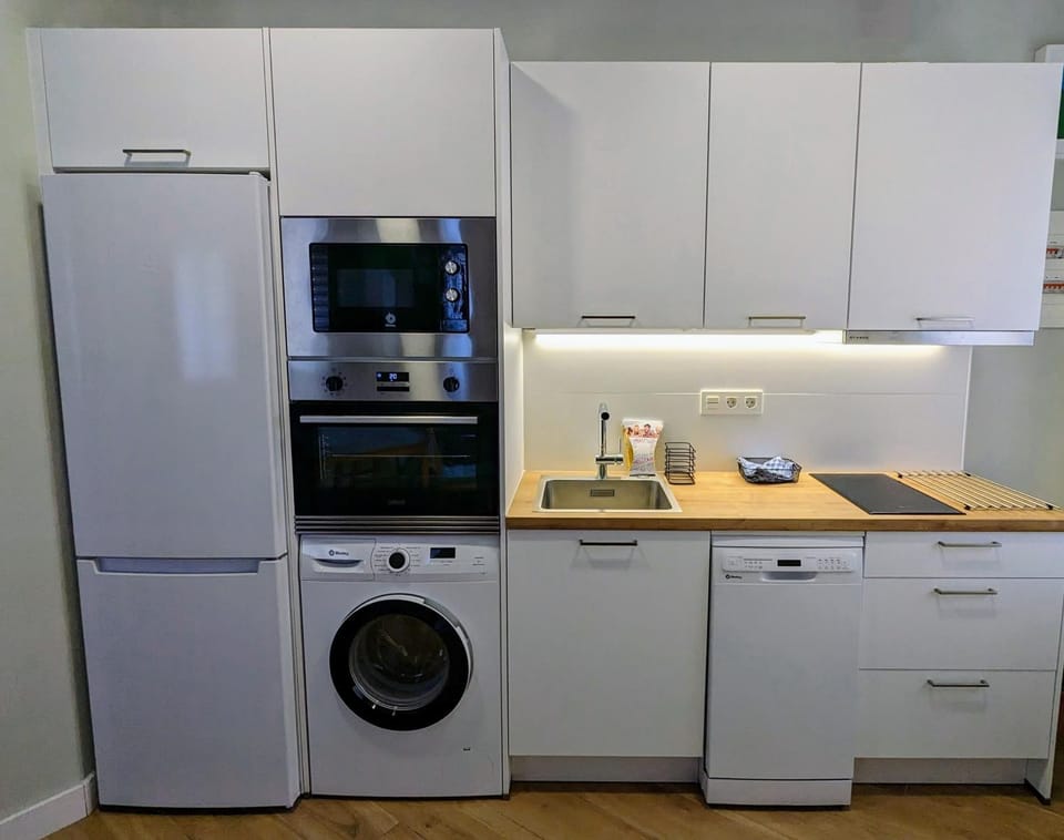 Kitchen or kitchenette, dishwasher, minibar, pet friendly, stove, washing machine