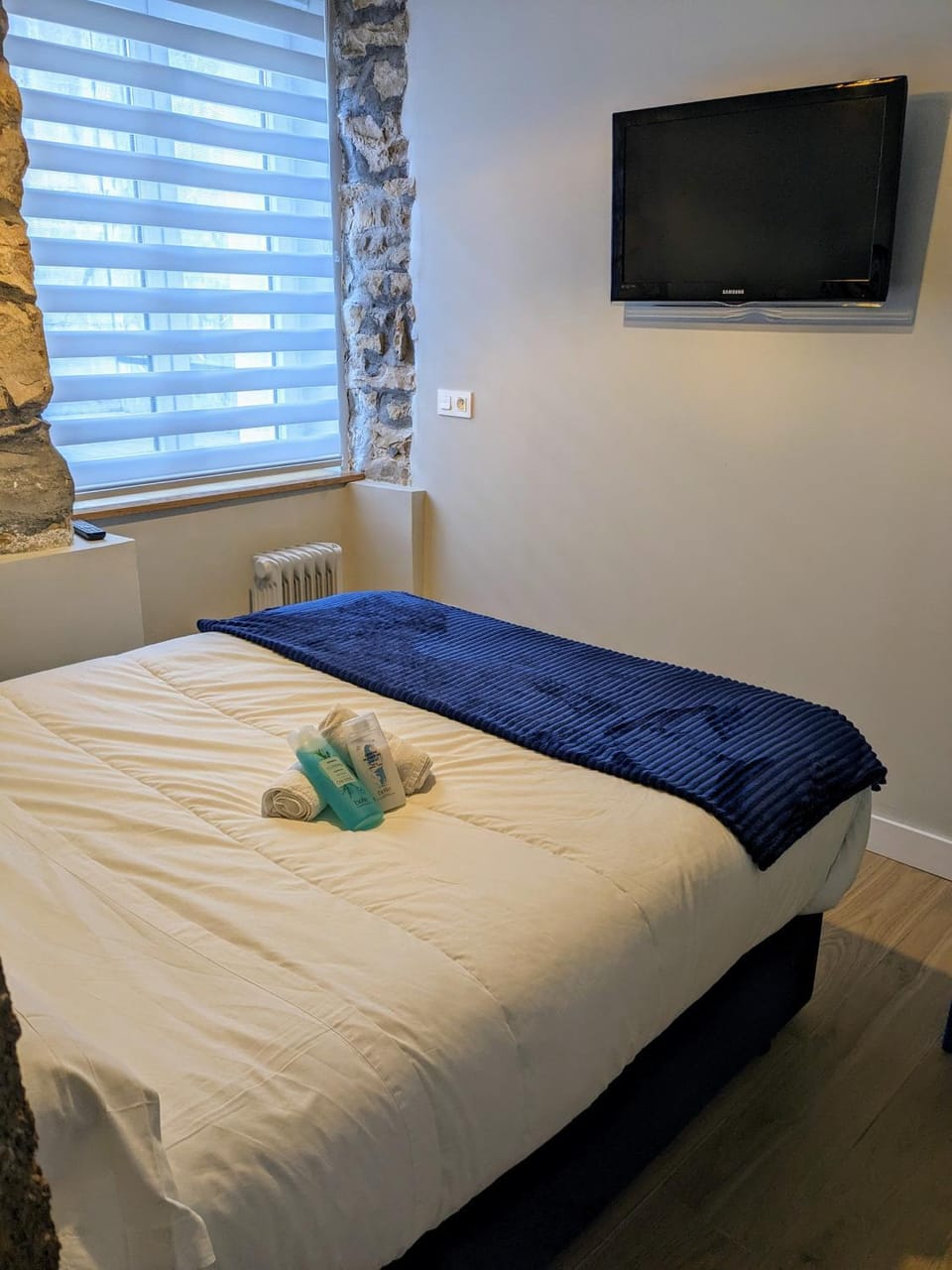 Bed, TV and multimedia, internet
