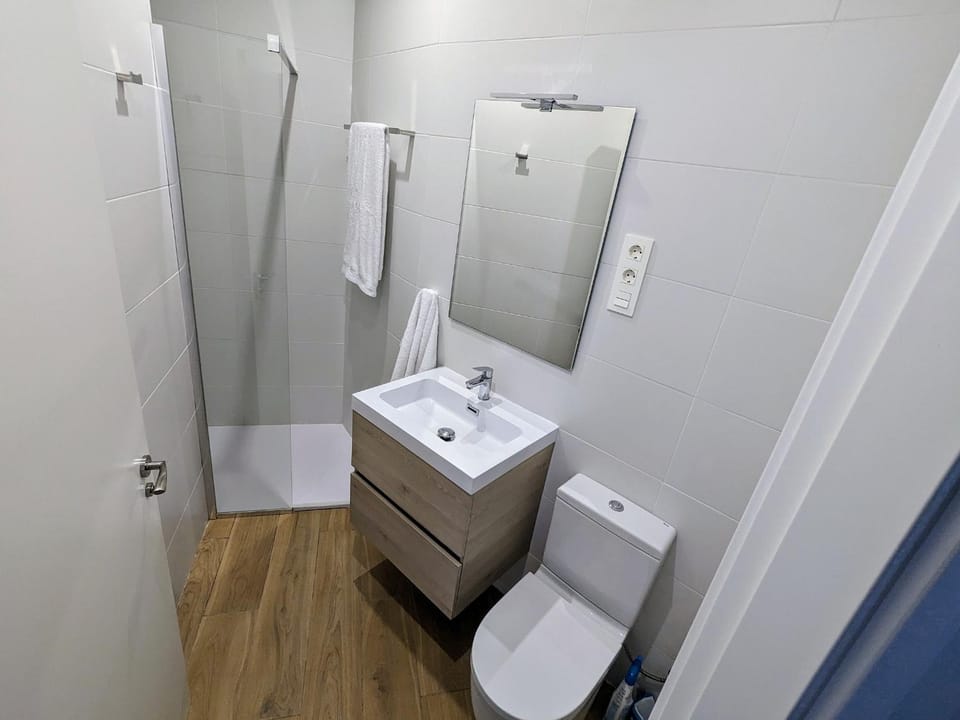 Shower, towels