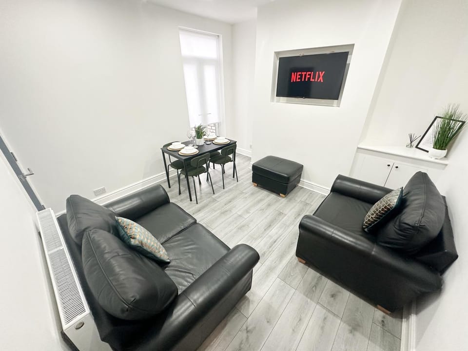 TV and multimedia, Living room, Seating area