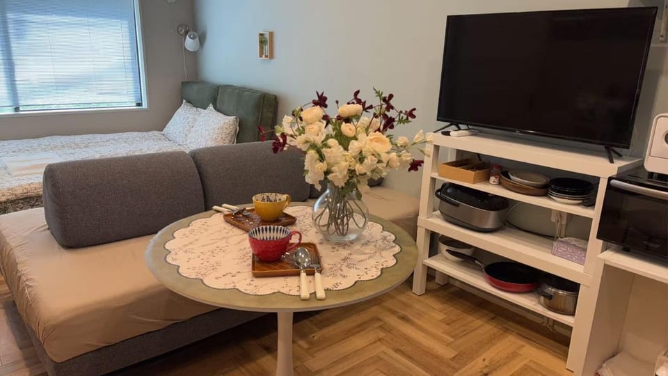 Communal lounge/ TV room, TV and multimedia, Living room, Seating area