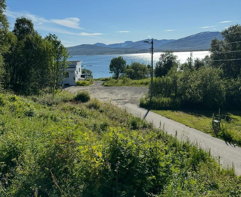 Mountain view, Sea view