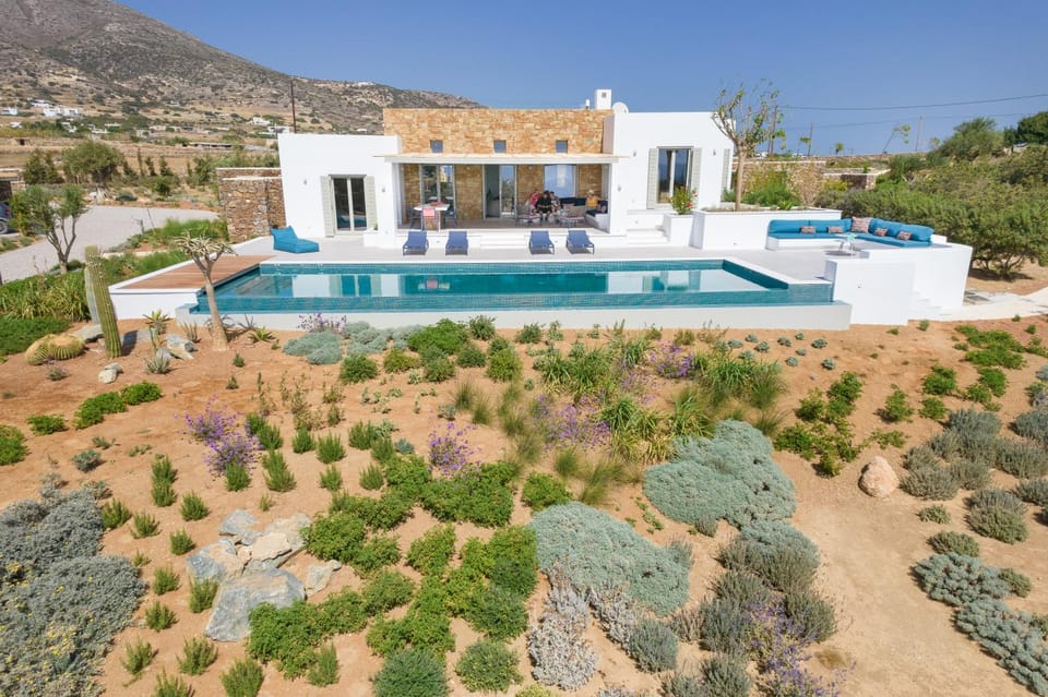 Property building, Bird's eye view, Swimming pool
