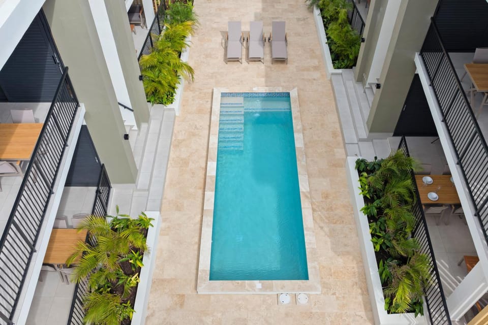 Property building, Garden, Swimming pool, sunbed