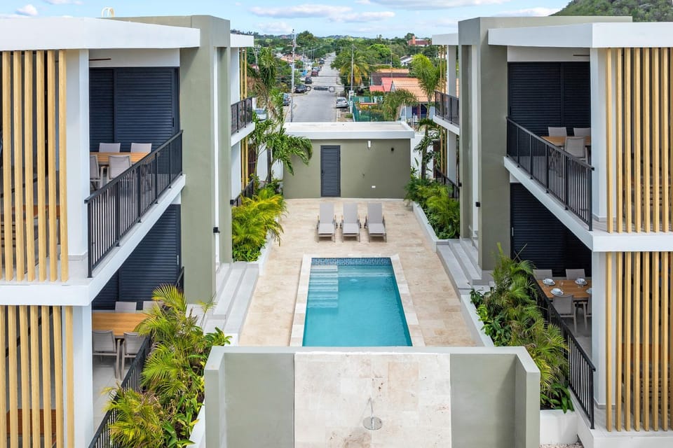 Property building, Day, Summer, Garden, Swimming pool, sunbed, sunbed