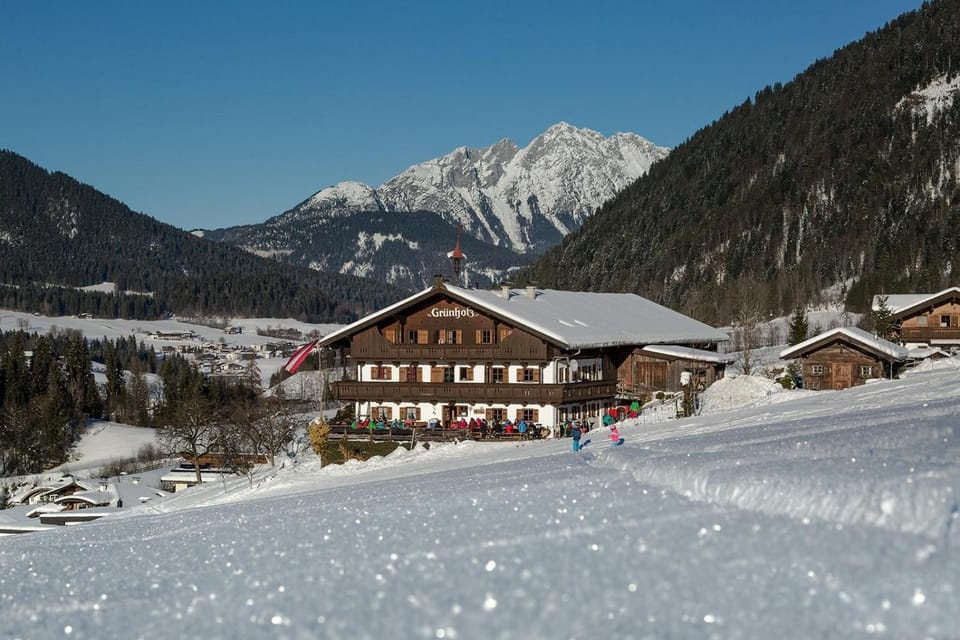 Property building, Day, Natural landscape, Winter, Mountain view