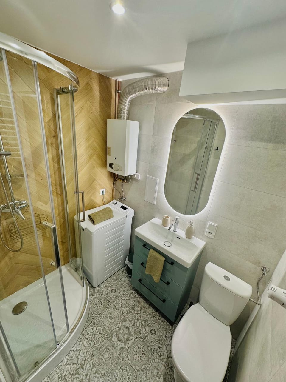 Shower, Toilet, Bathroom, towels