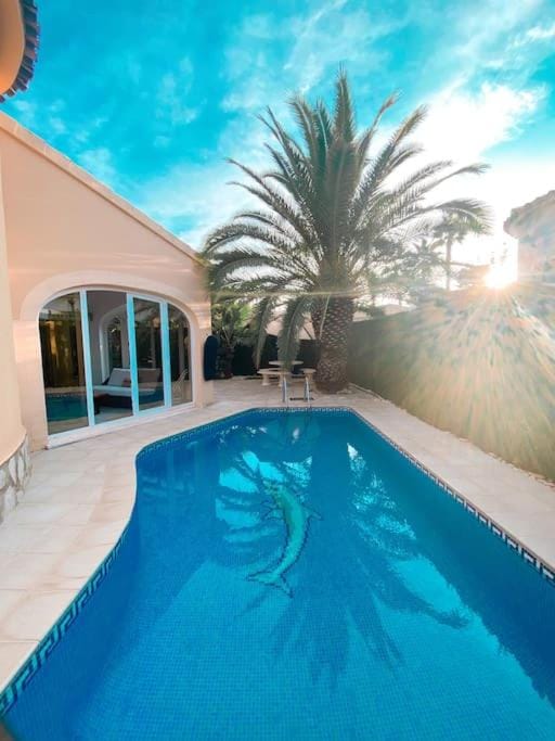 Day, Natural landscape, Pool view, Swimming pool, Sunrise, Sunset, sunbed