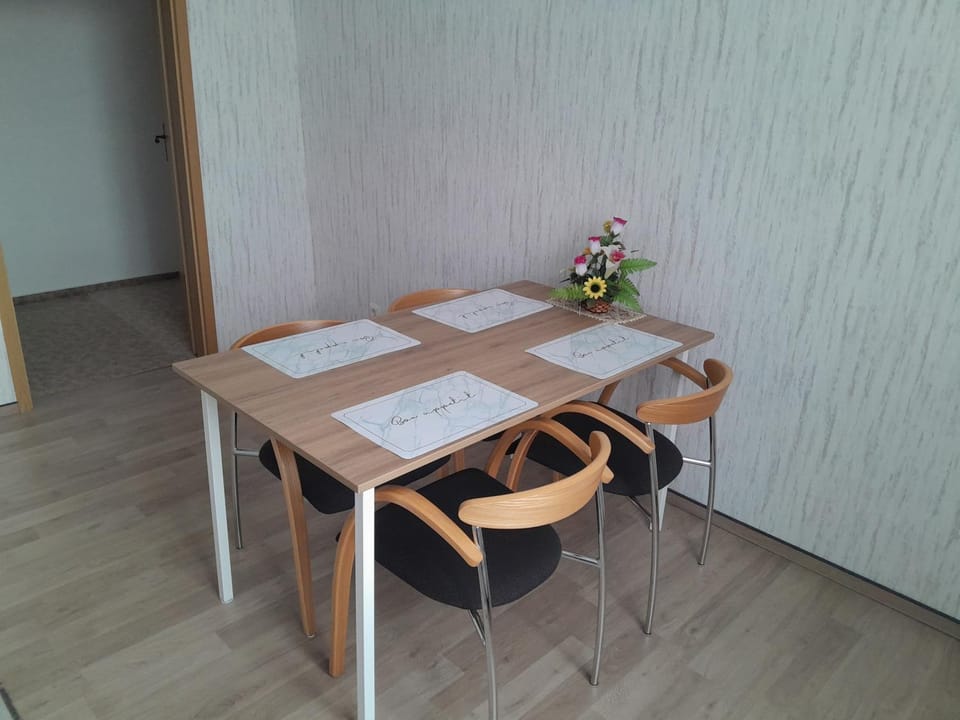 Dining area, kitchen