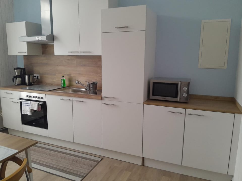 Coffee/tea facilities, Kitchen or kitchenette, minibar, pet friendly, stove, toaster