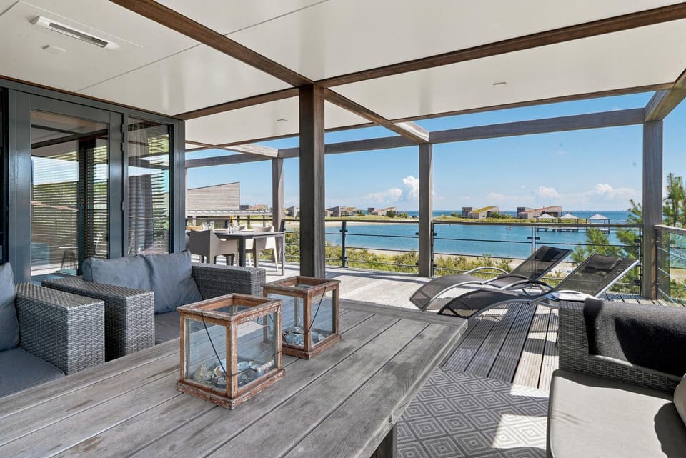 Villa 46 – Panorama | With panoramic water views by the beach Villa in Ouddorp