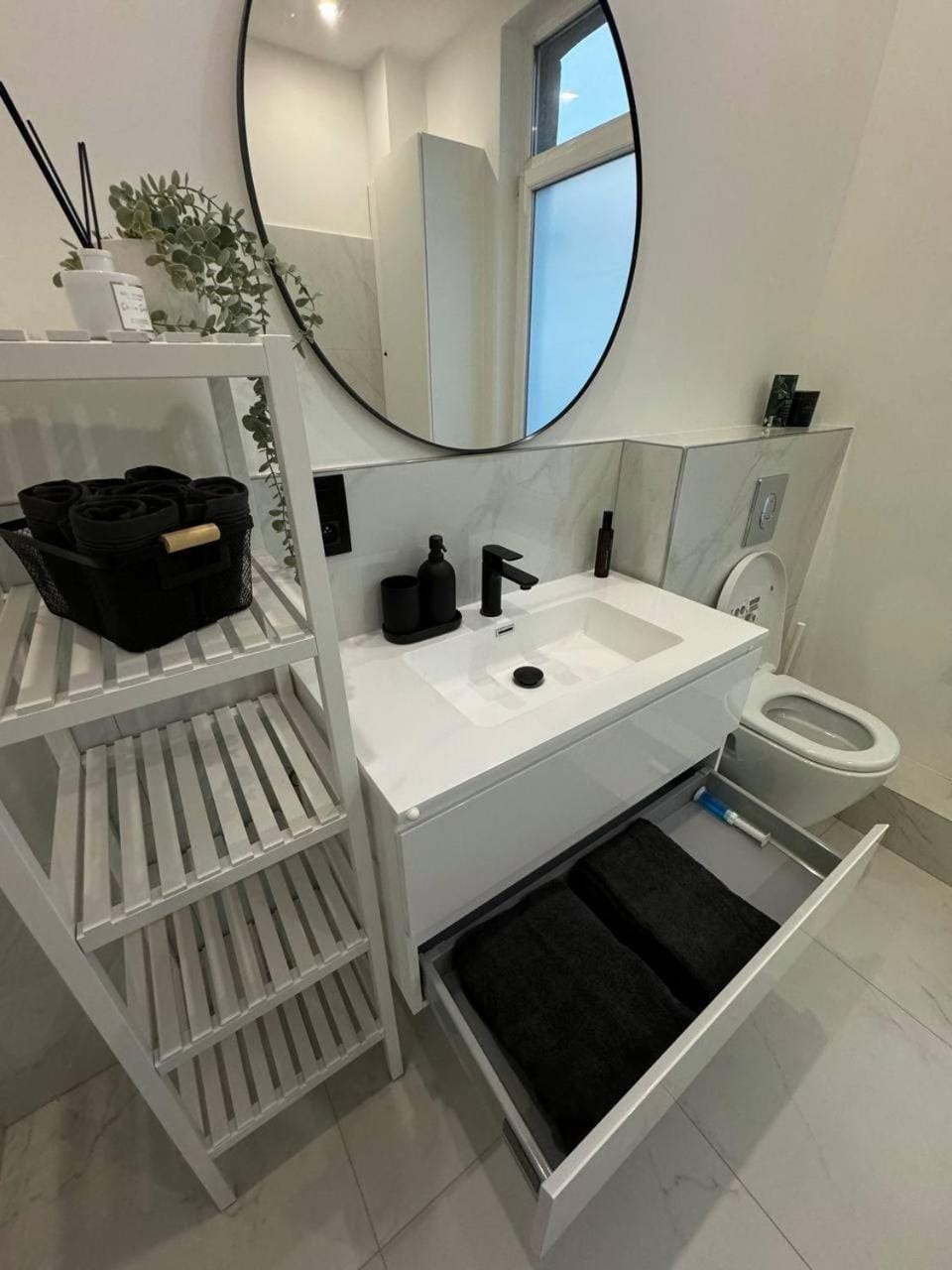 Bathroom, towels