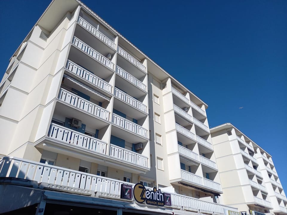 Property building, Balcony/Terrace