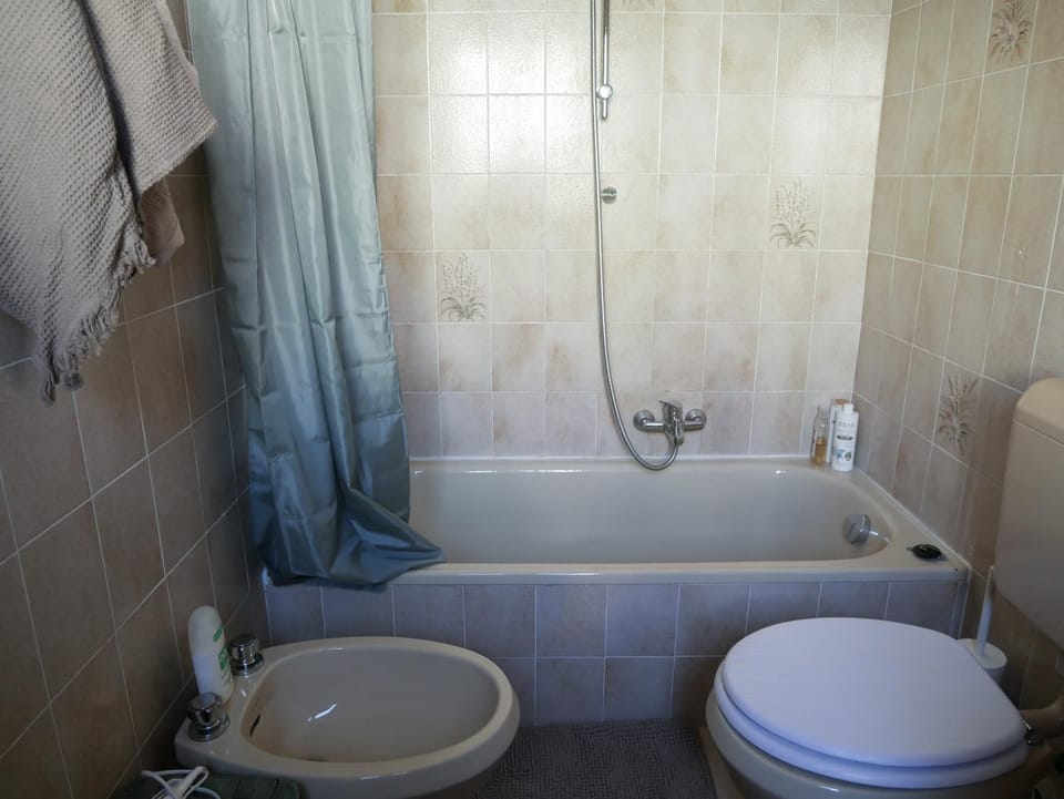 Bath, bidet