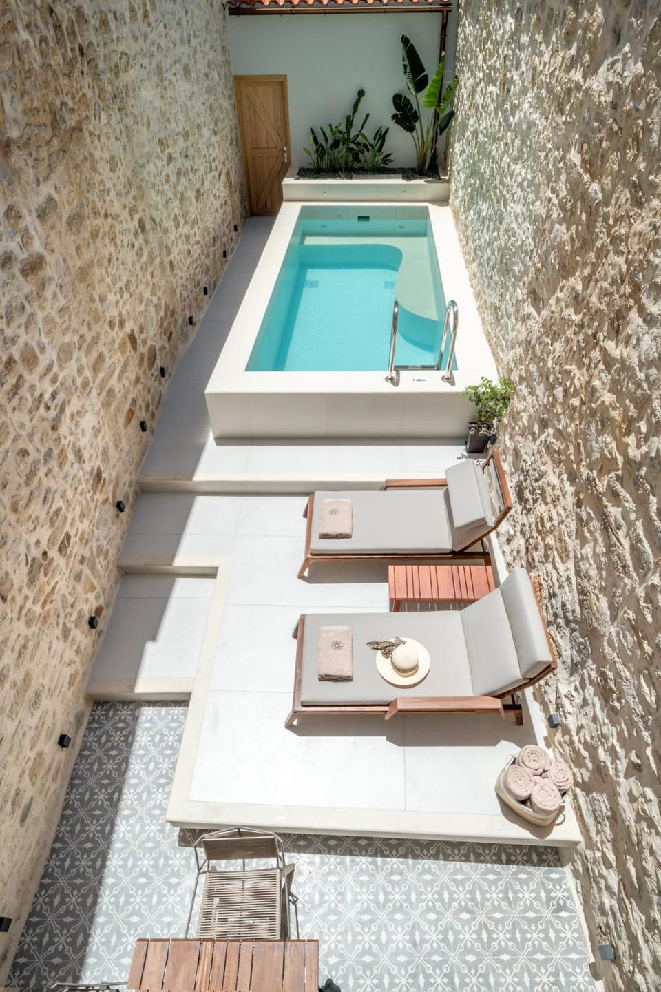 Pool view, Swimming pool, sunbed