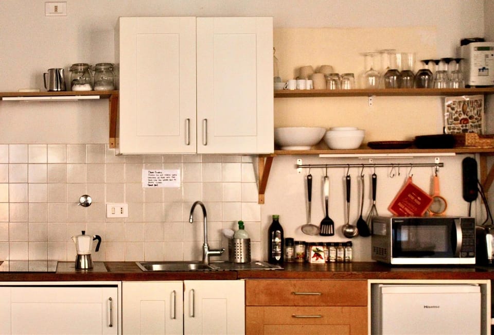 Coffee/tea facilities, Kitchen or kitchenette, stove, toaster, kitchen